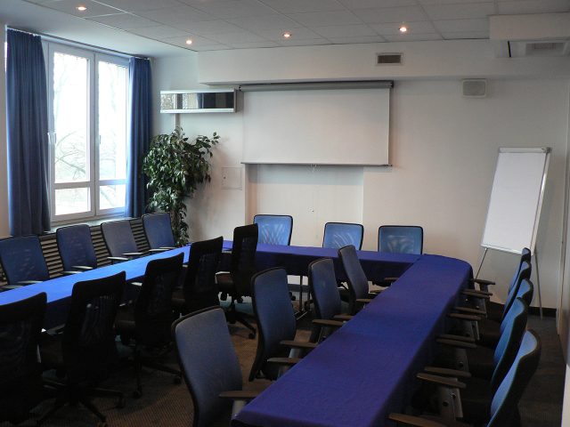 Sala konferencyjna &#8222;Niebieska&#8221;