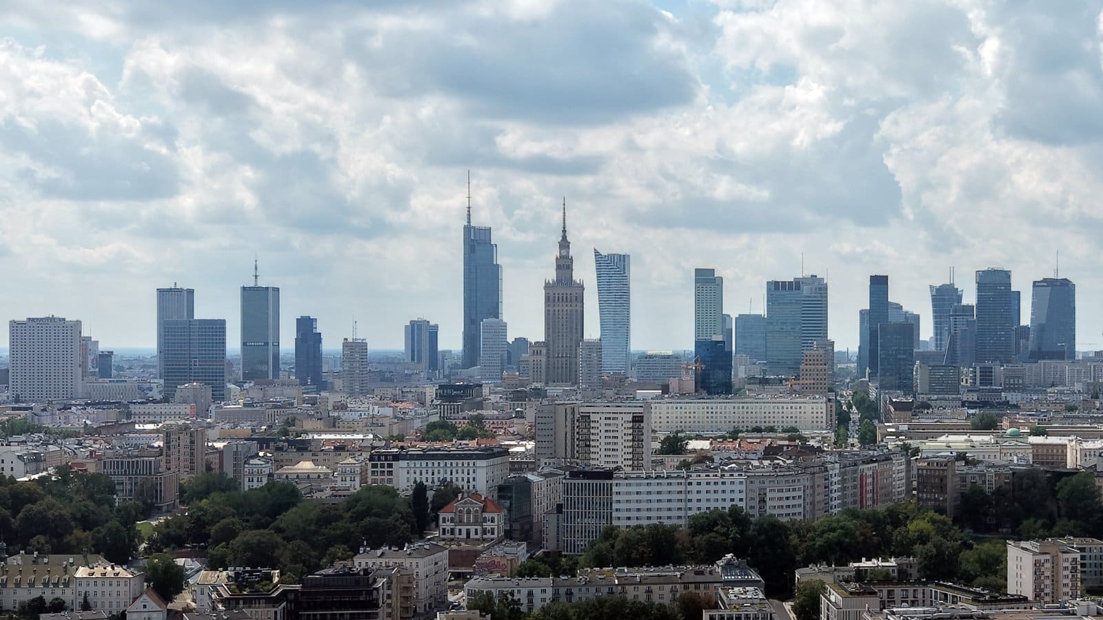 Kamera online - centrum Warszawy z Pałacem Kultury i Nauki widziane z dachu LOGOS Warszawa