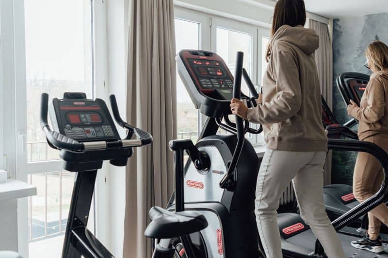 Strefa fitness z bieżniami