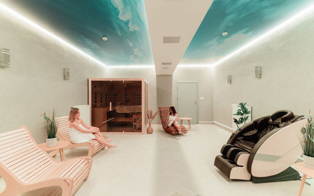 Strefa relaksu: leżaki, sauna i fotel masujący